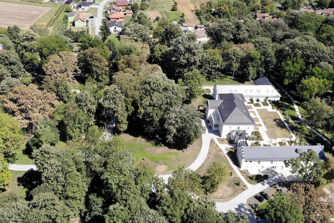 Dvorac Jankovic Bed & Breakfast Suhopolje Eksteriør bilde