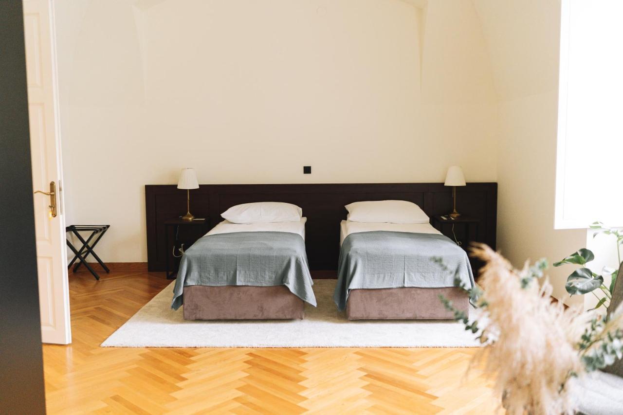Dvorac Jankovic Bed & Breakfast Suhopolje Eksteriør bilde